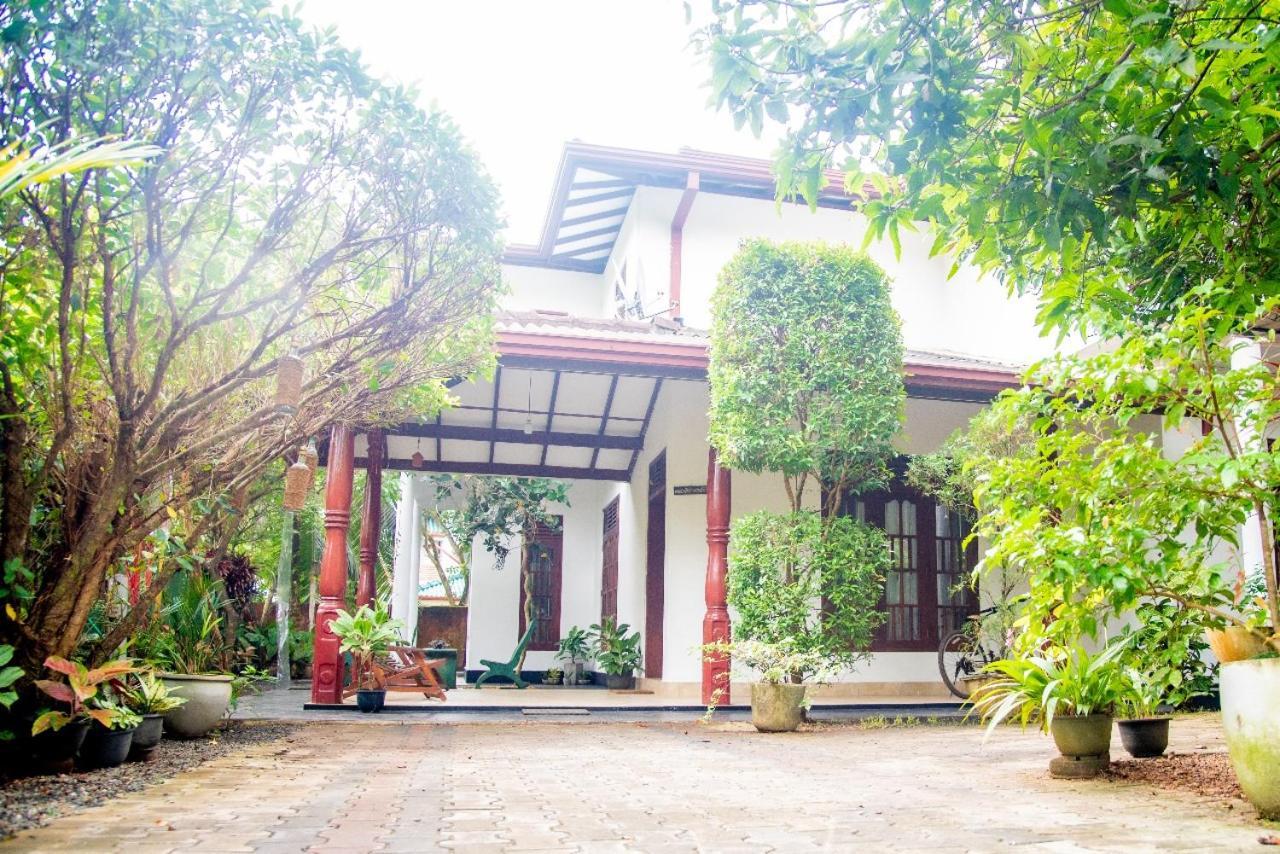 Villa Aanya Hikkaduwa Exterior foto